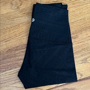 Lululemon WU Sz 4 Black Patterned Legging Lux